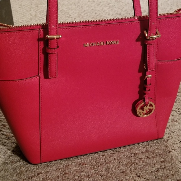 Michael Kors Handbags - MK purse